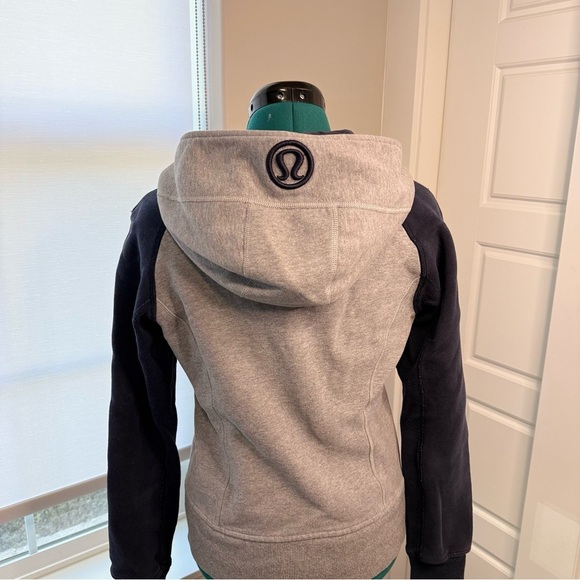 Lululemon Scuba Hoodie Stretch
With Lined Hood in Medium Grey Size 6 - Picture 8 of 15